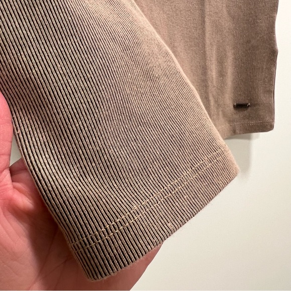 GUESS MENS ribbed short sleeved tee, tan, M‎ - Picture 4 of 5